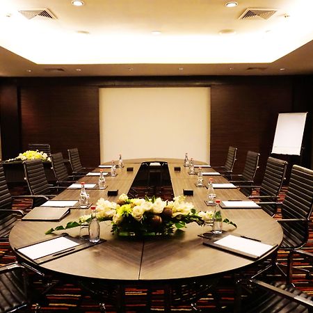 The Landmark Бангкок Екстер'єр фото A meeting room at a hotel