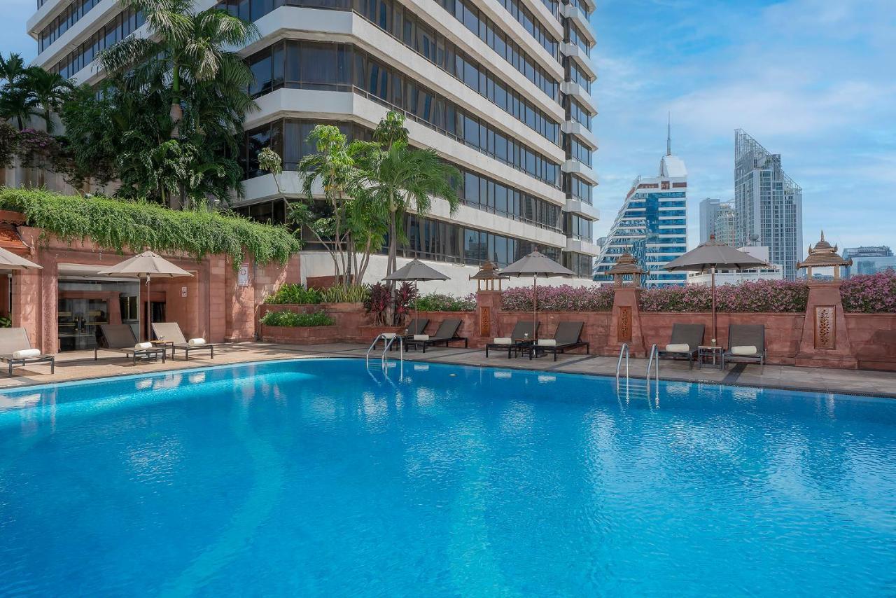 The Landmark Бангкок Екстер'єр фото The swimming pool at the hotel