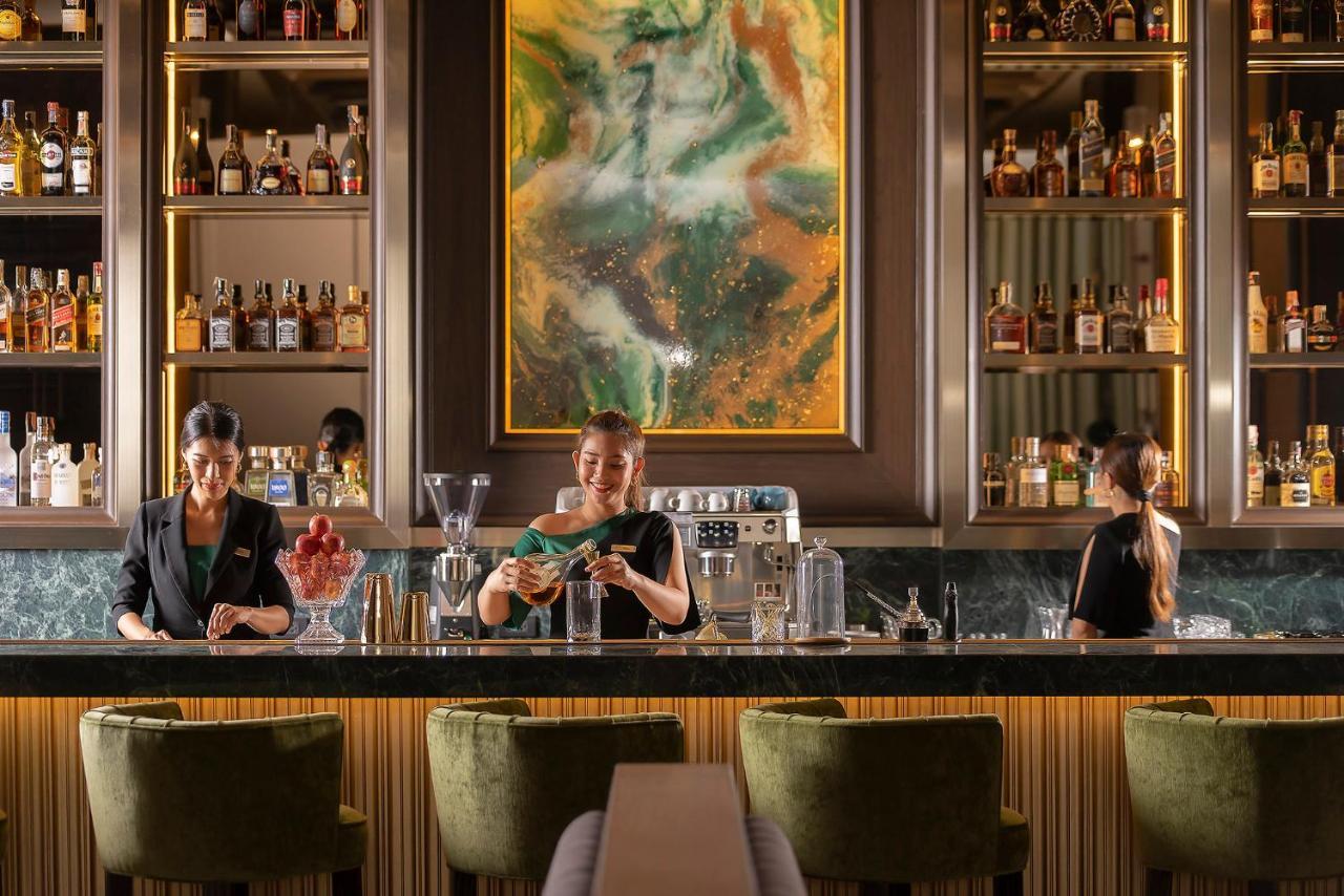 The Landmark Бангкок Екстер'єр фото The Bar at The St Regis Mumbai