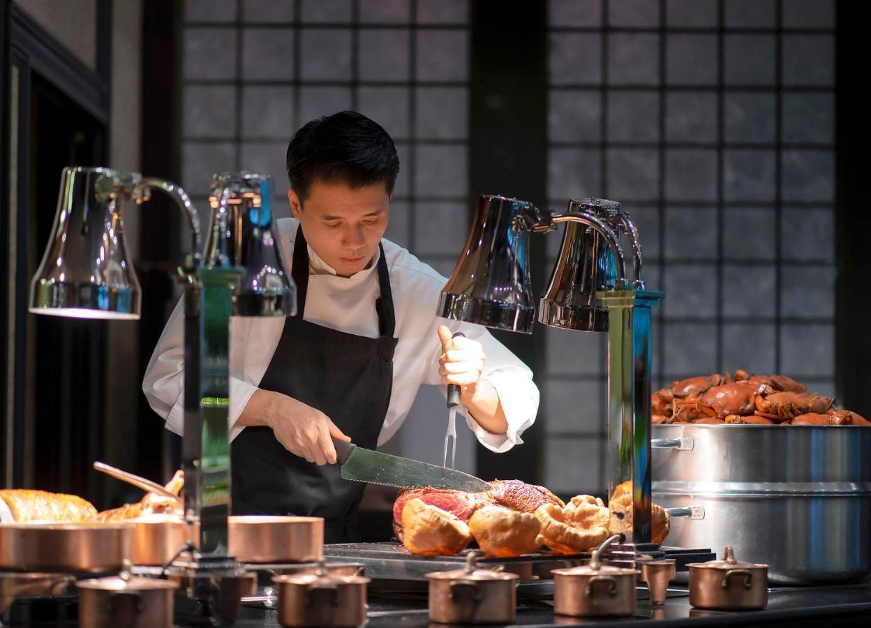 The Landmark Бангкок Екстер'єр фото A dim sum chef at work
