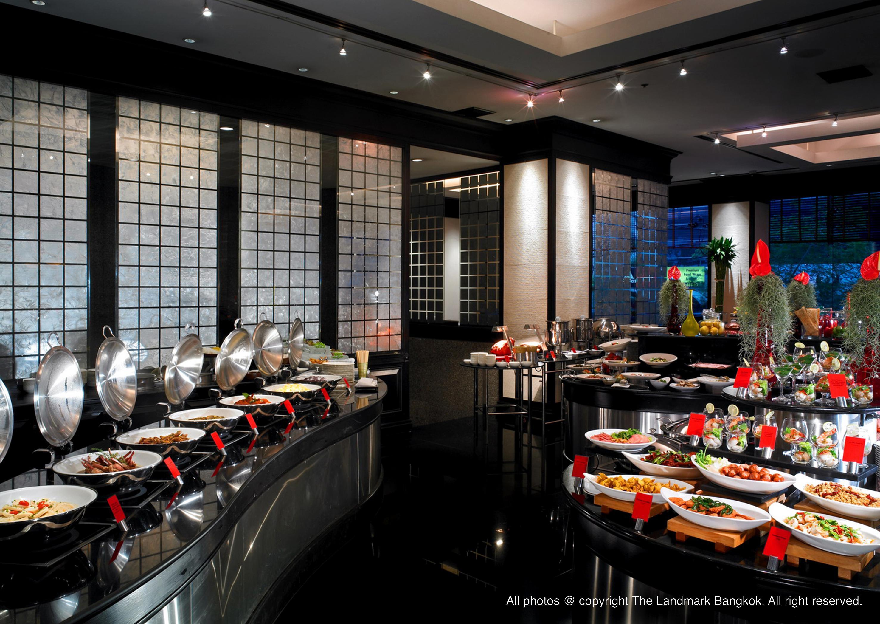 The Landmark Бангкок Екстер'єр фото A buffet at a hotel