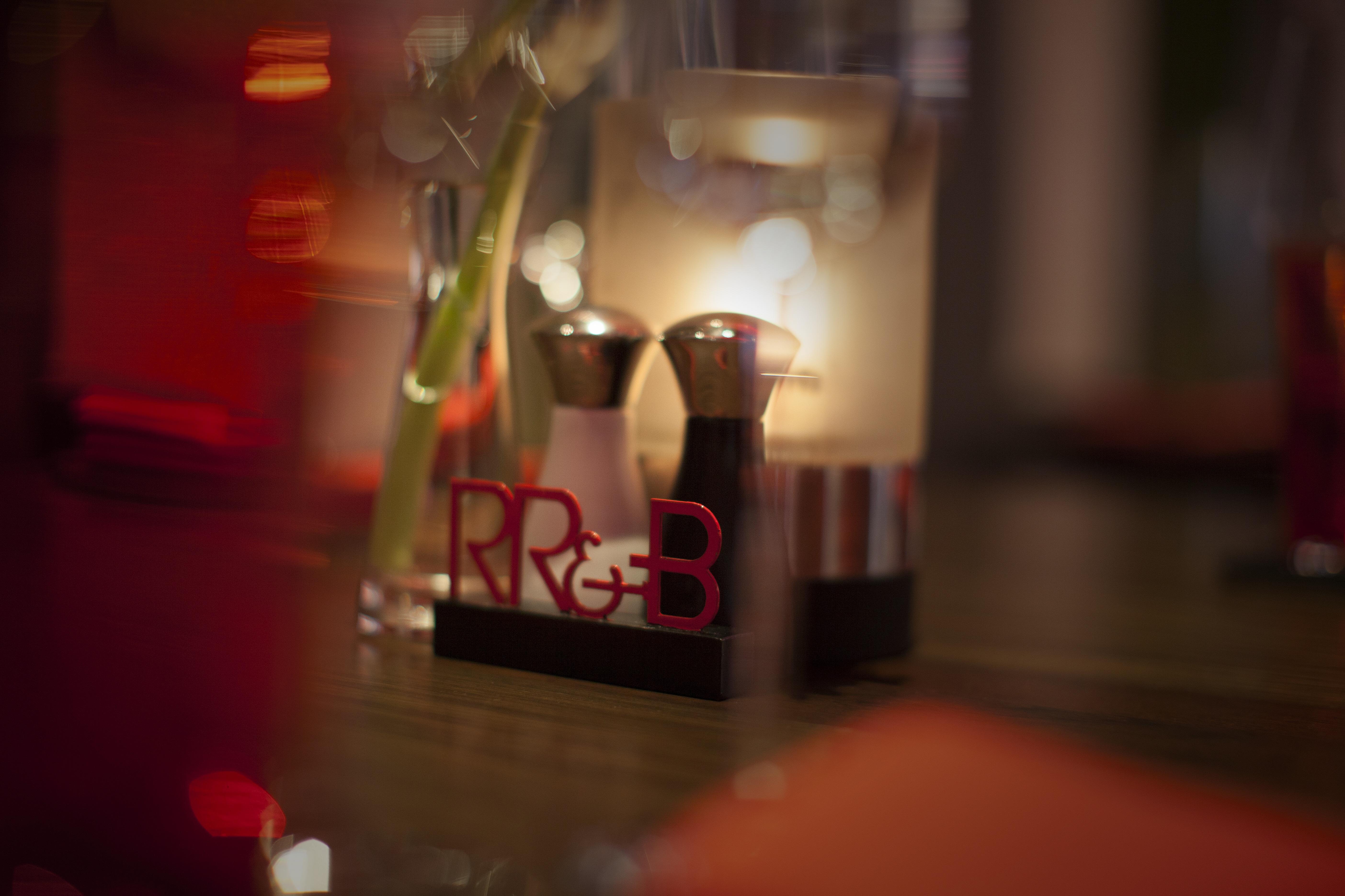 The Landmark Бангкок Екстер'єр фото The R&B logo